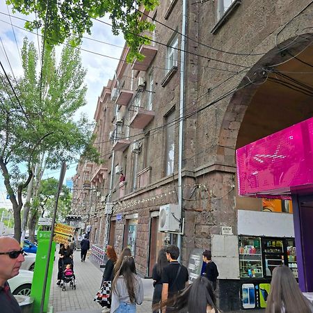 Прекрасная 4-Ех Комнатная Квартира В Самом Центре Yerevan Ngoại thất bức ảnh